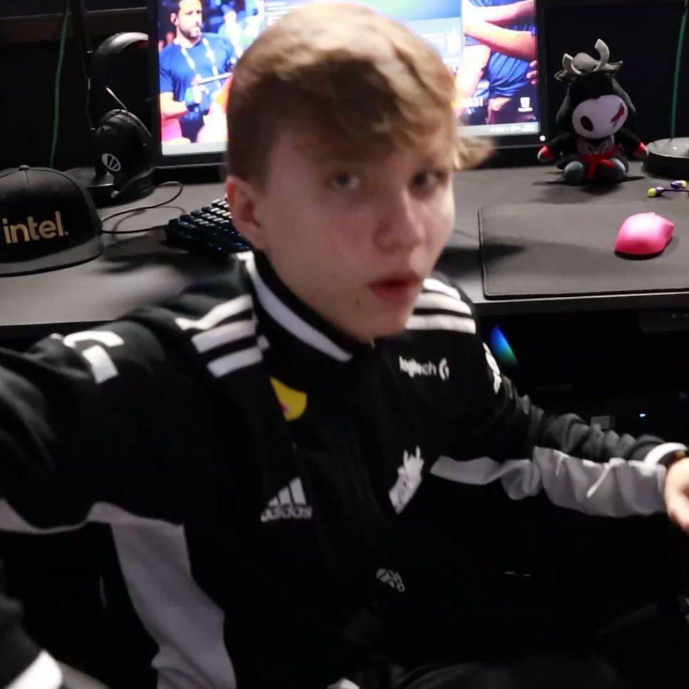 Adam_v avatar