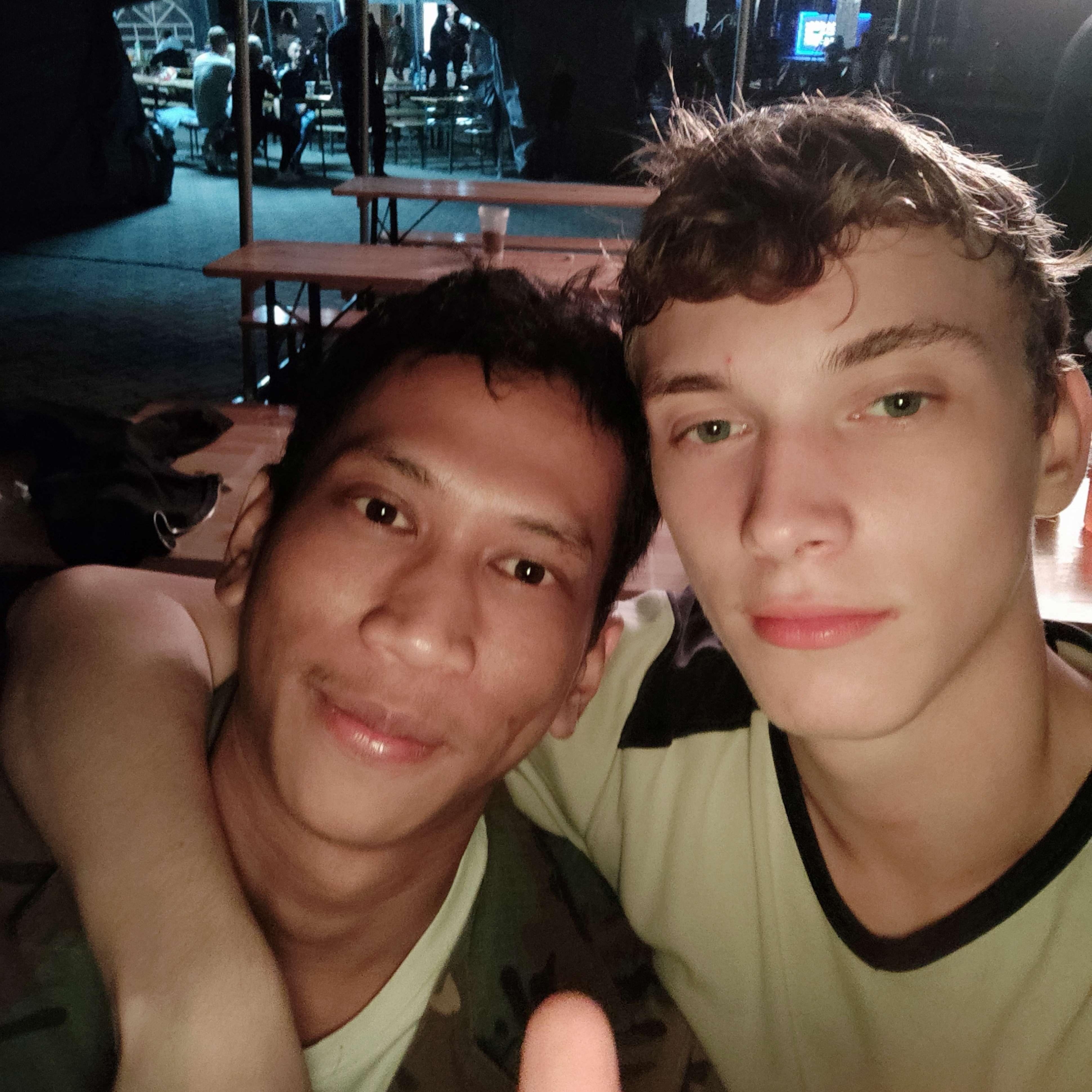 AIMOWE BESTIE