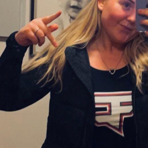 Kristinee avatar