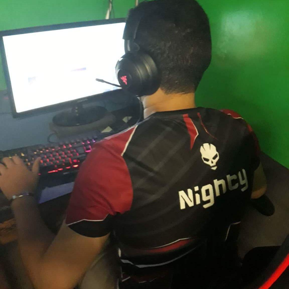 NiGhTyii avatar