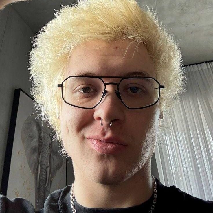velmik123 avatar