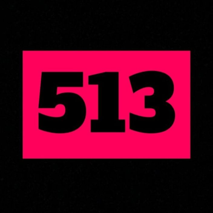 513