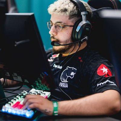 WhiteDr4gon