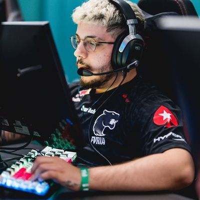 WhiteDr4gon