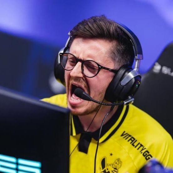 m8_faze