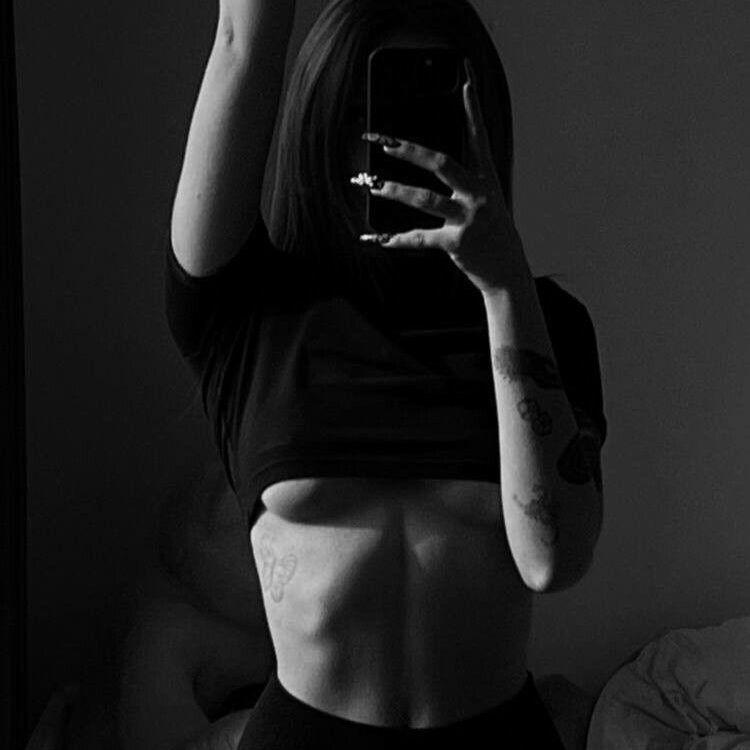 nikiii23 avatar
