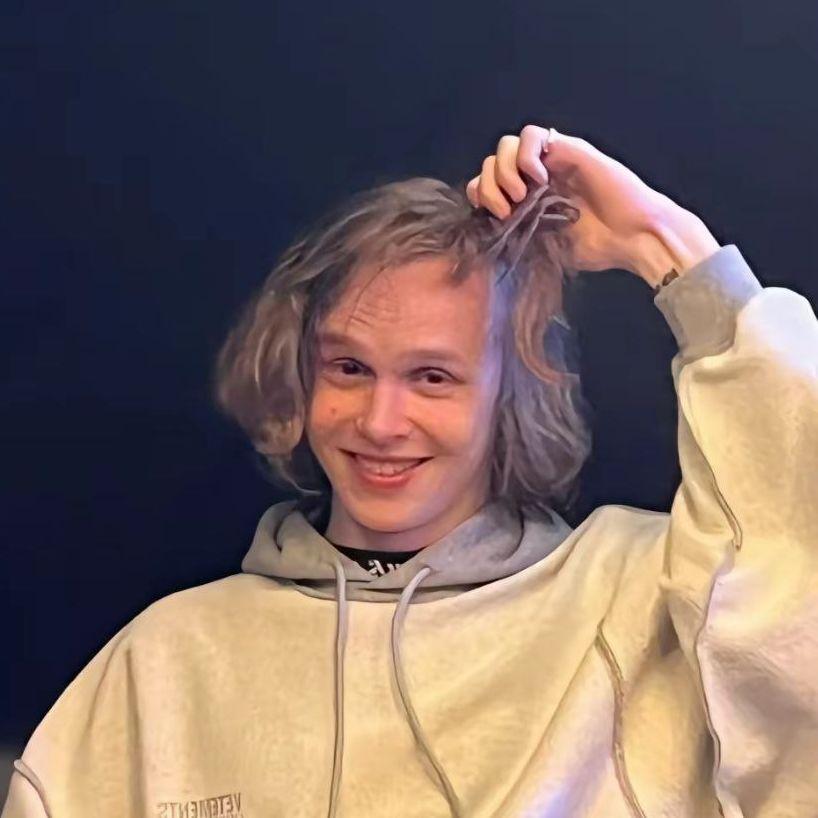 Lyp1k avatar