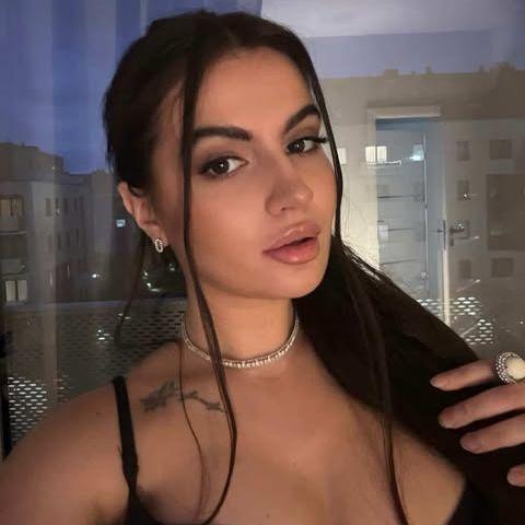 Riissaaa avatar