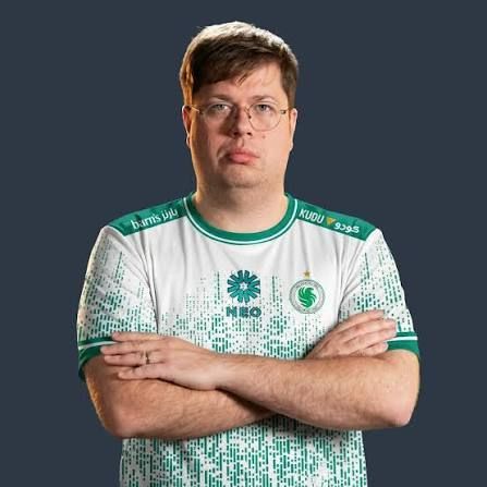 ROBBO02