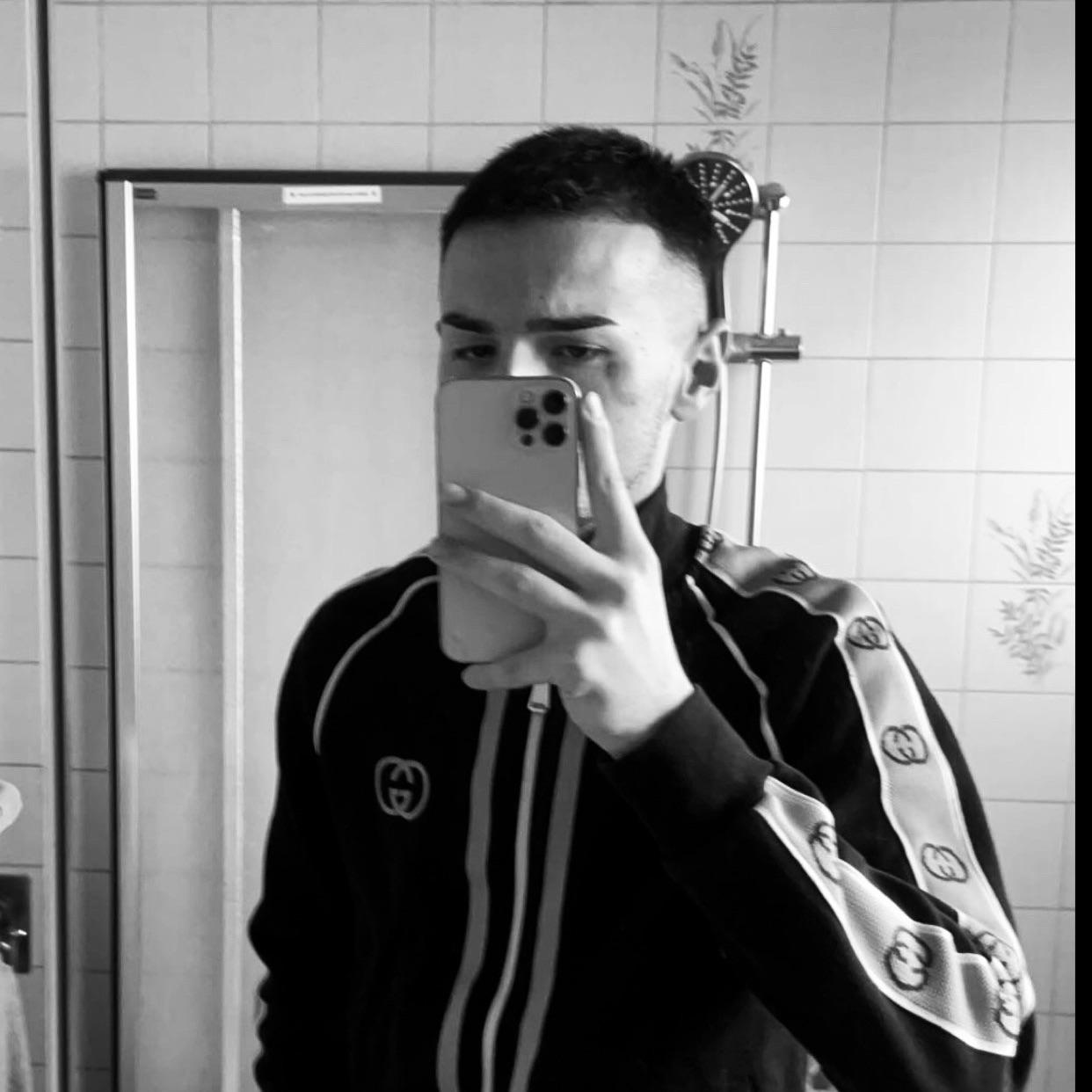 st1zzyy_ avatar