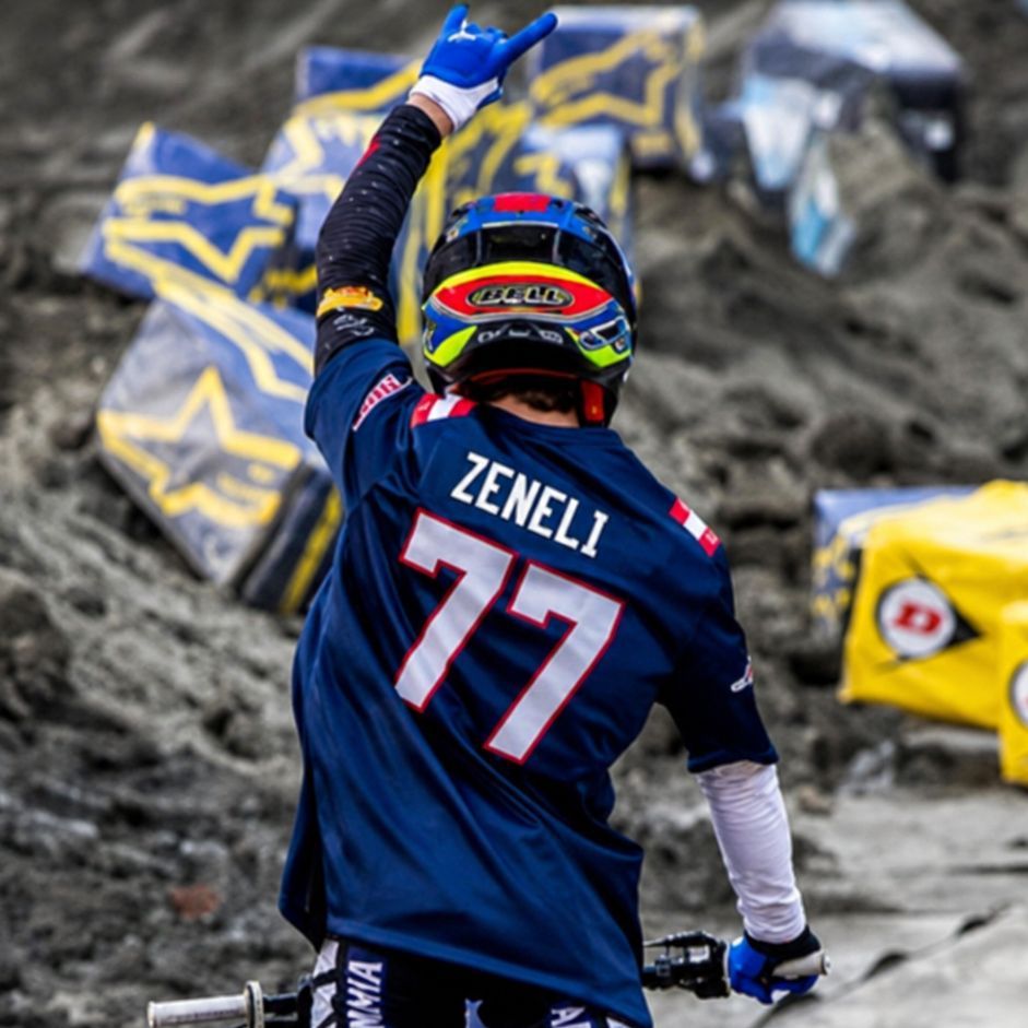 Zeneli77