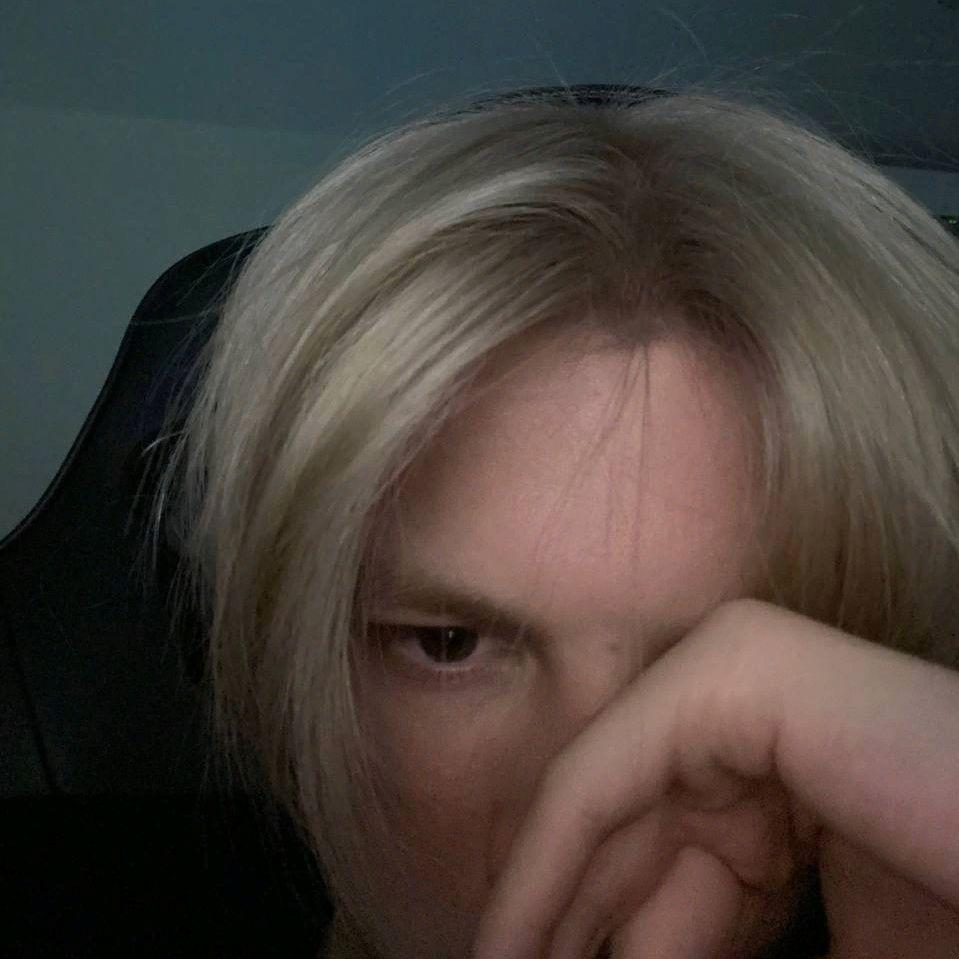 aIzER__ avatar