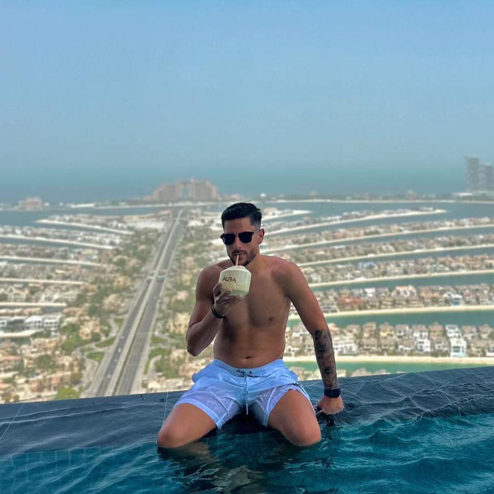 Adriian19 avatar