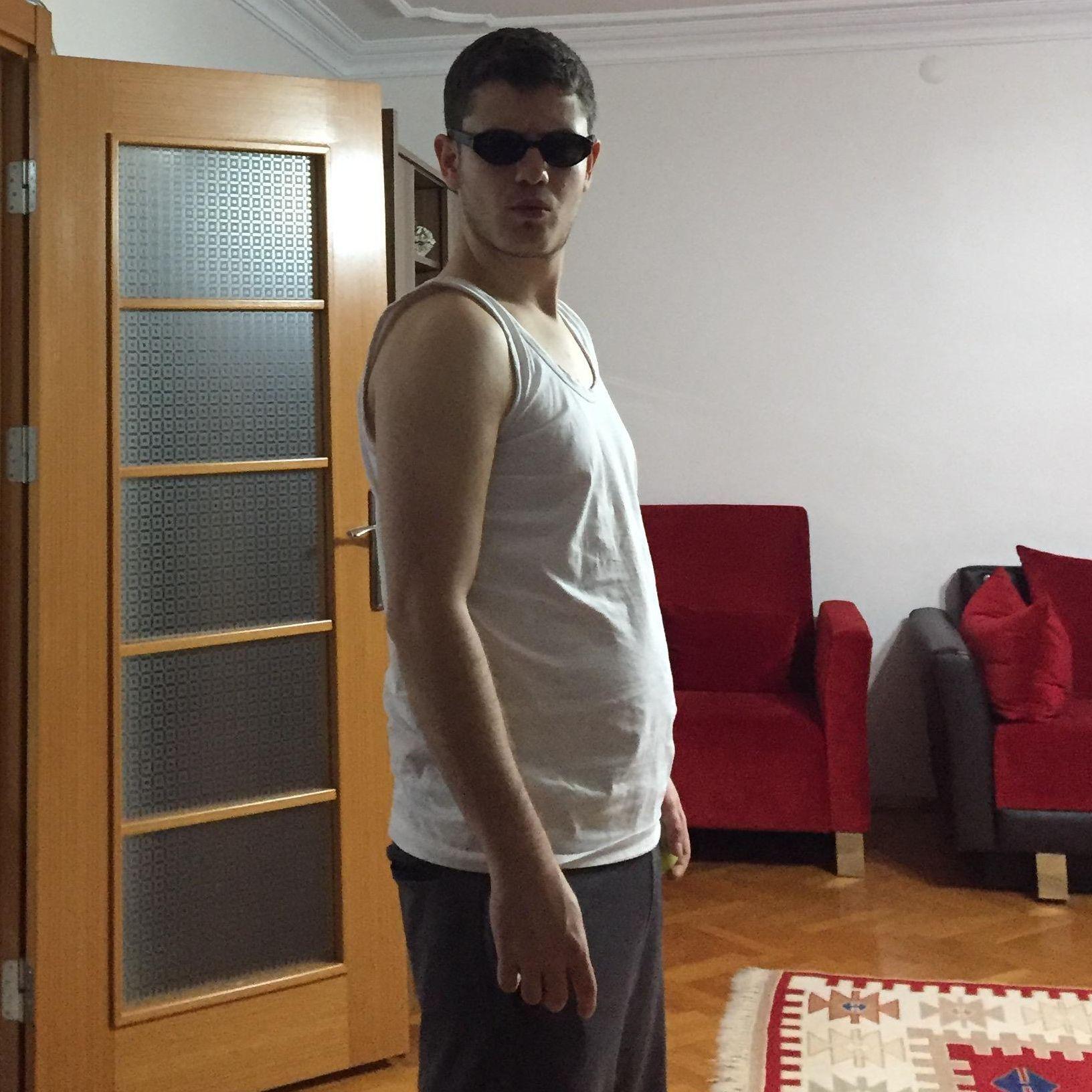 akmelek12 avatar
