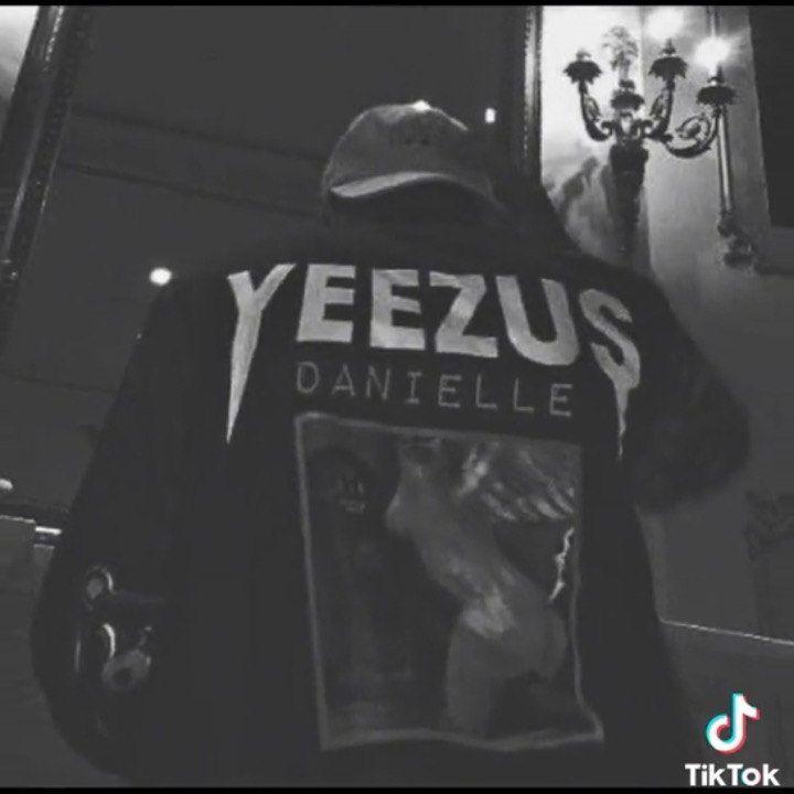 1_YEEZUS_1