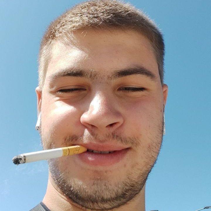 Mikas12 avatar