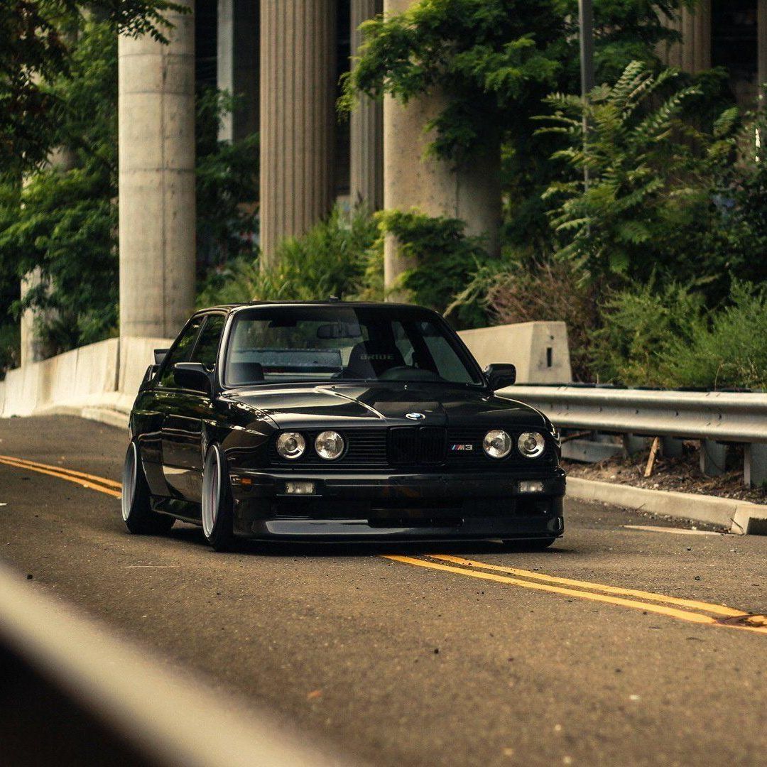 BMW_PEEK_E30