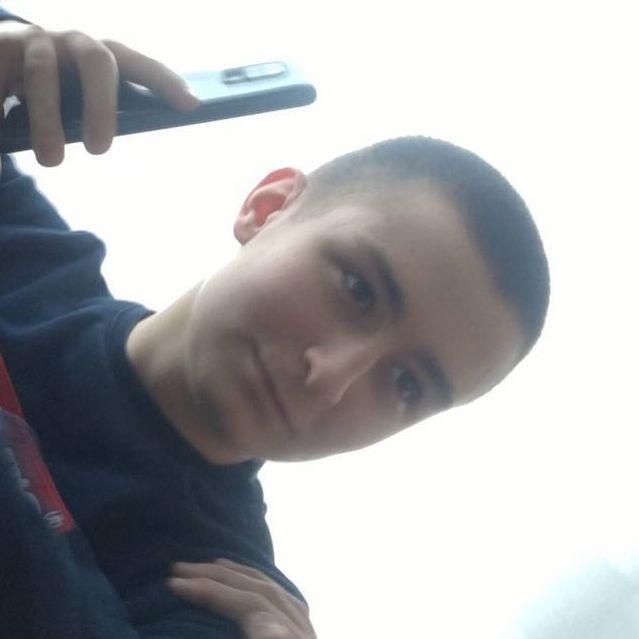 Ang1e- avatar